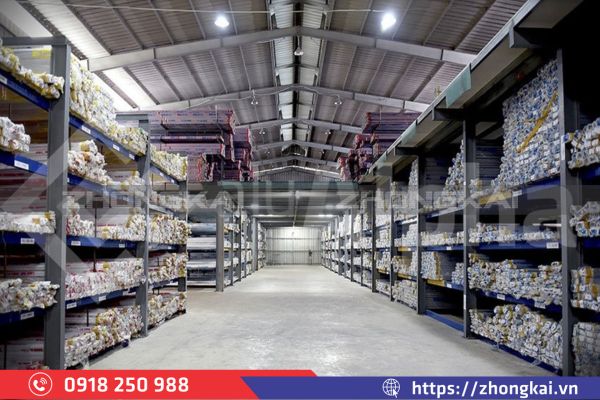 Kho hàng quy mô lớn, đầy đủ các mã nhôm