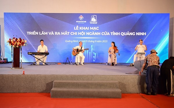 ZHONGKAI RỰC SÁNG TẠI SỰ KIỆN THÀNH LẬP HIỆP HỘI CỬA VIỆT NAM TỈNH QUẢNG NINH
