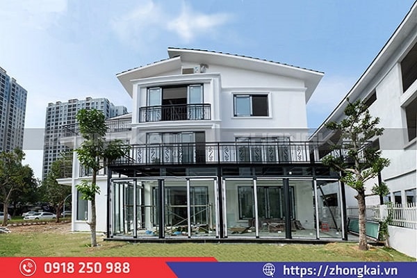 Cửa Chính Mở Ra Hay Mở Vào Để Hút Tài Lộc Vào Nhà?