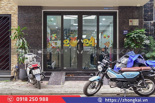 12 Cách Trang Trí Cửa Kính Ngày Tết Đơn Giản Và Ấn Tượng
