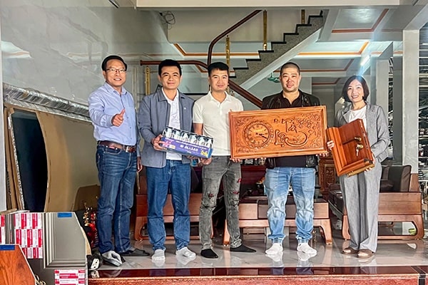 Đại Diện Công Ty Cổ Phần Nhôm Zhongkai Việt Nam Tri Ân Và Chúc Tết Quý Đại Lý, Đối Tác
